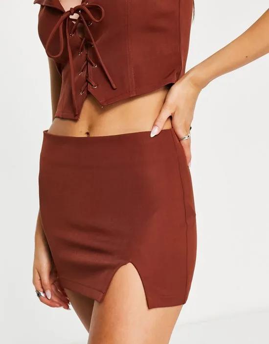 Inspired low rise mini skirt in brown
