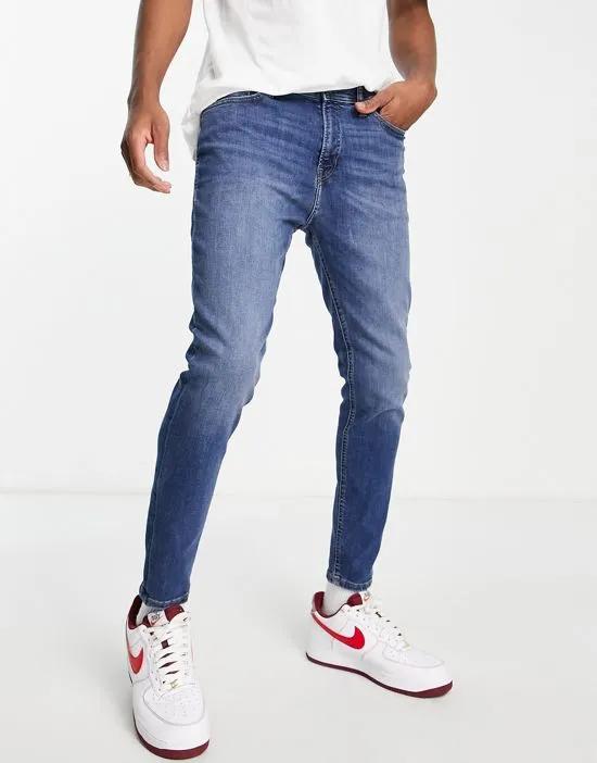 Intelligence Pete carrot fit jeans in mid blue