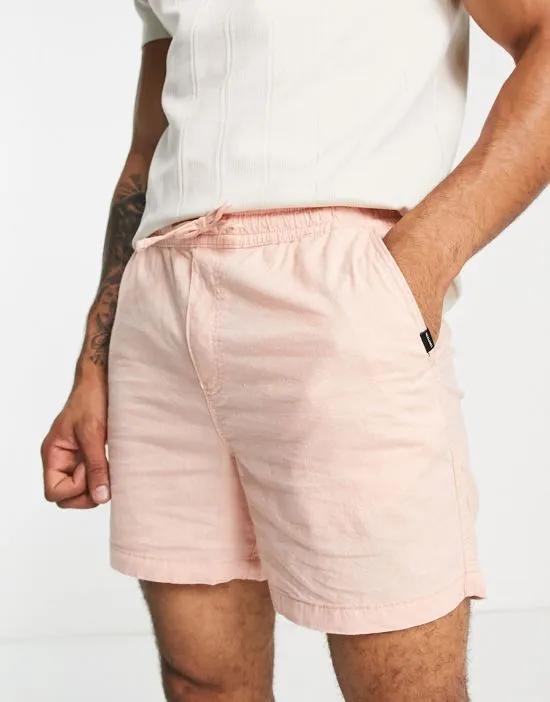 Intelligence pull on linen short in coral