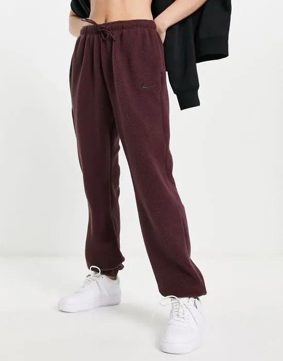 joggers in burgundy