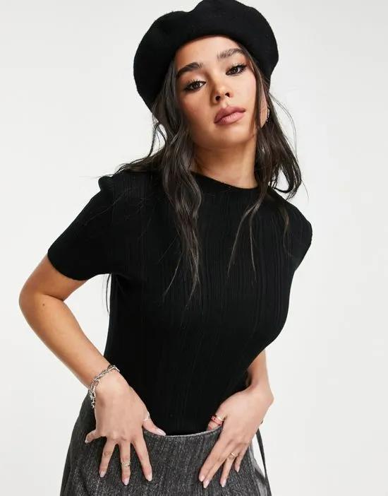 knitted detailed tee in black