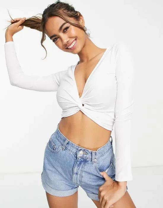 knot front long sleeve crop top in white
