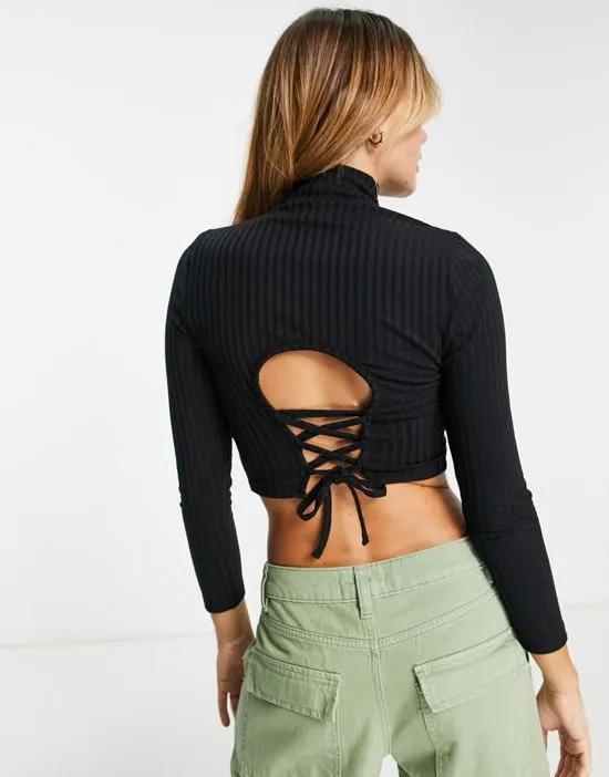 lace up back rib funnel top in black