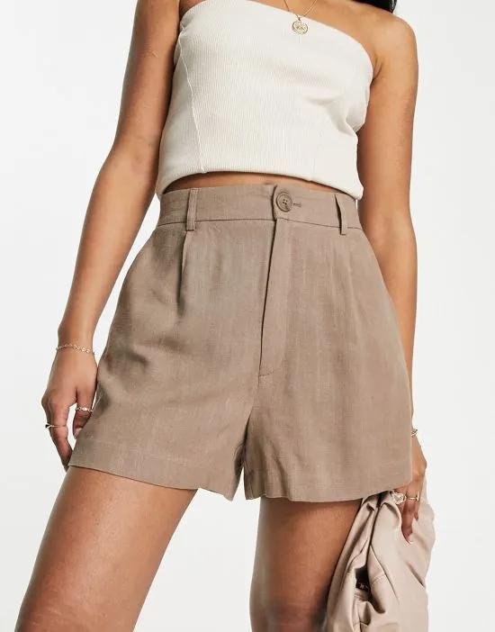 linen look shorts in taupe