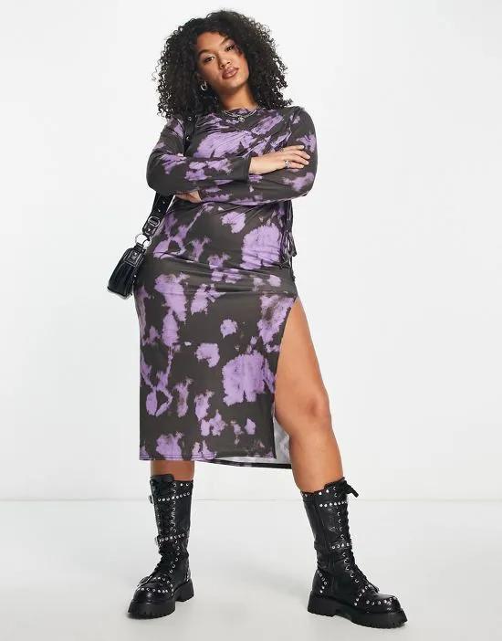 long sleeve body-conscious maxi dress in purple print