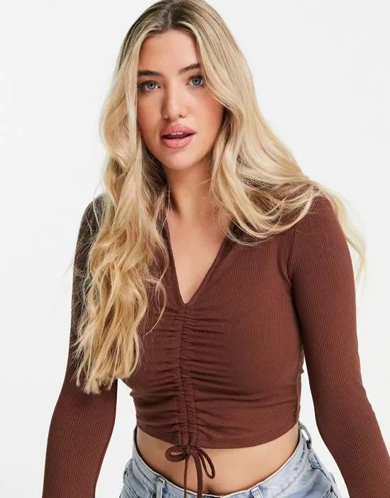 long sleeve ruched front collar detail top in chocolate