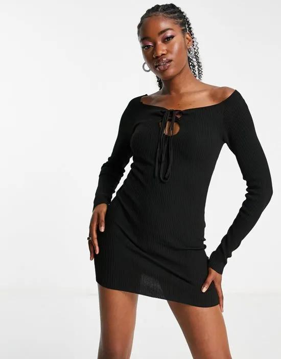 long sleeved mini dress in black