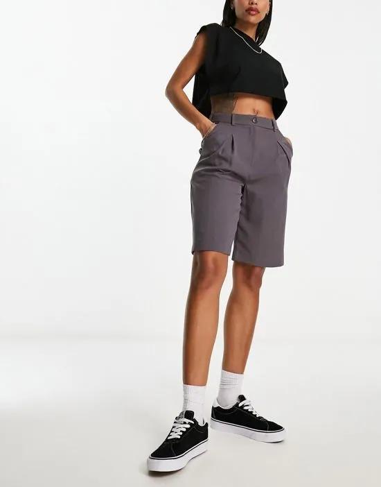 longline mensy shorts in gray