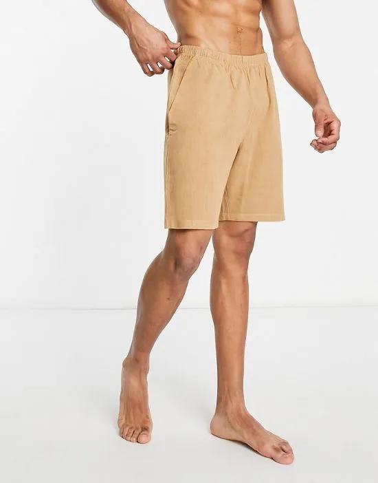 lounge shorts in beige linen look