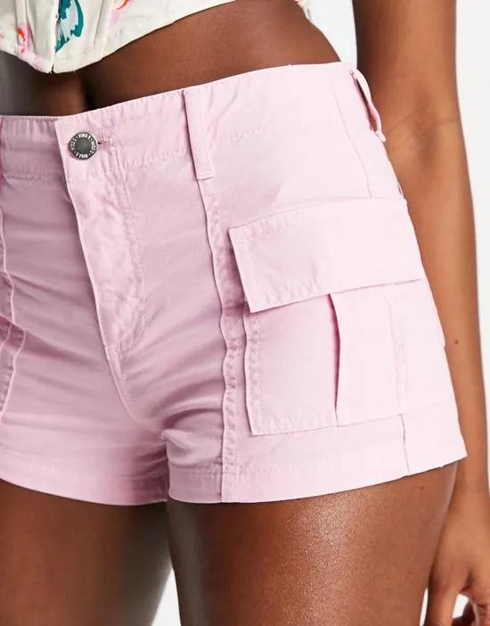 low rise cargo shorts in pink