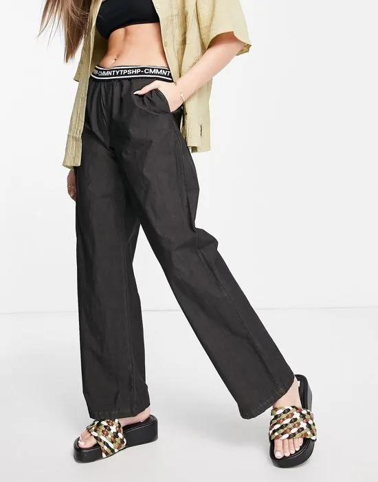 low rise casual cargo pants with internal waistband branding in black
