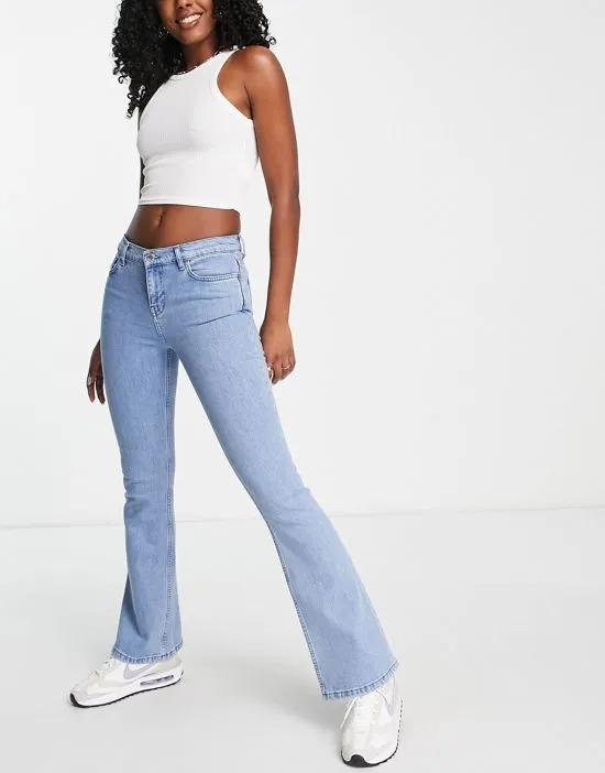 low rise lizzie kickflare jeans in light blue wash