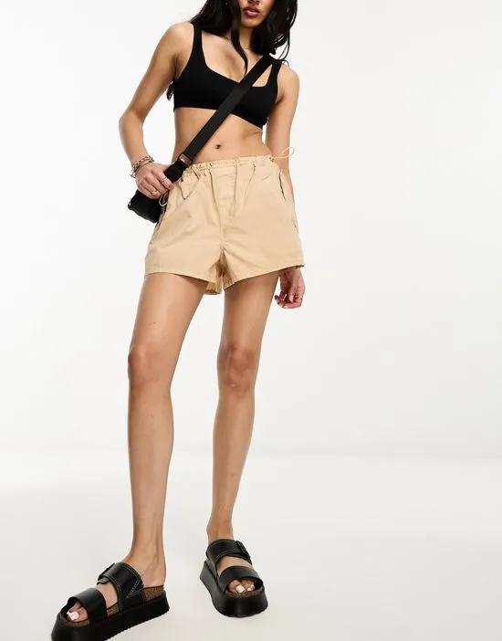 low rise parachute shorts in beige