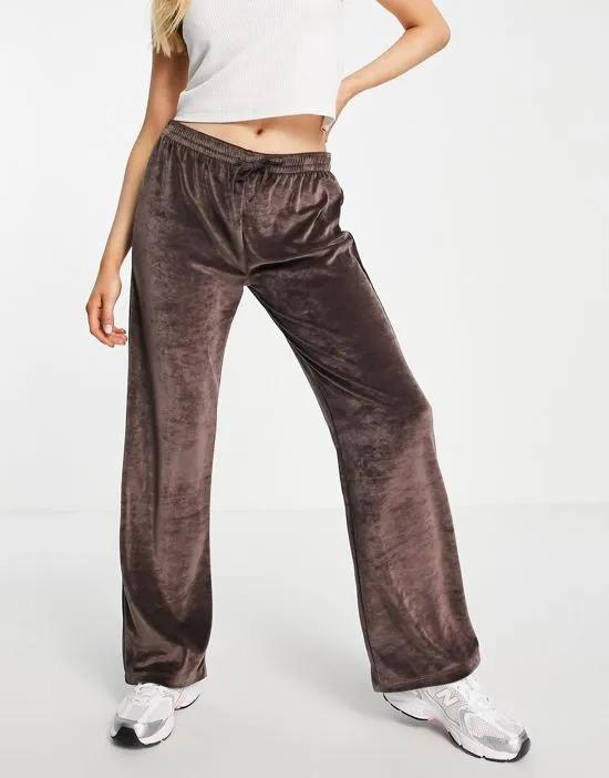 low rise velour sweatpants in chocolate