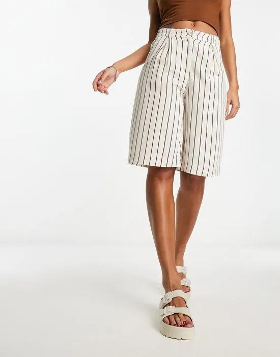 mensy shorts in linen stripe