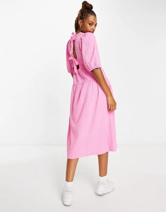 midi puff sleeve dress with cut out bow back in pink