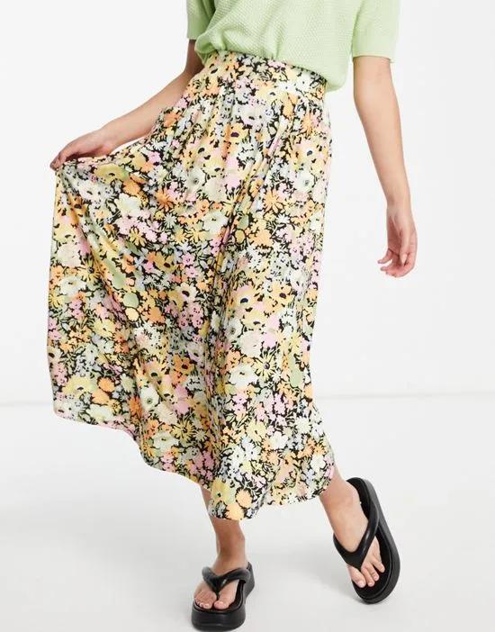 midi skirt with pockets in bright floral print