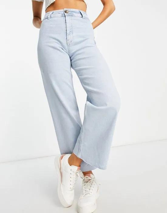 minimal wide leg cropped jean in light wash