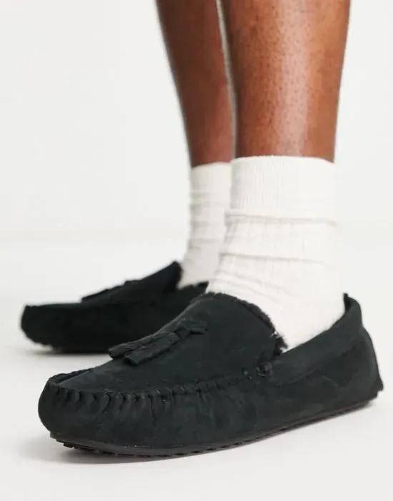 moccasin slippers with faux fur lining in black
