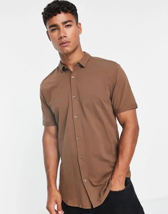 muscle fit jersey shirt in chocolate