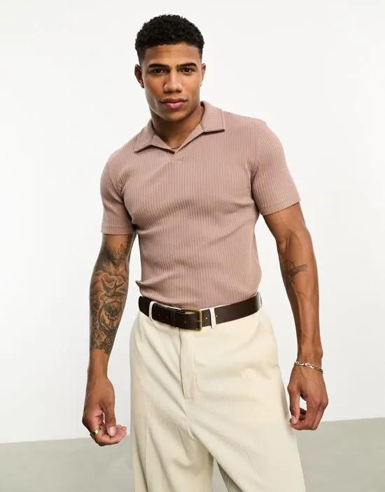muscle fit ribbed revere polo in washed brown