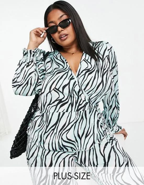 New Look Curve satin wrap blouse in aqua tiger print