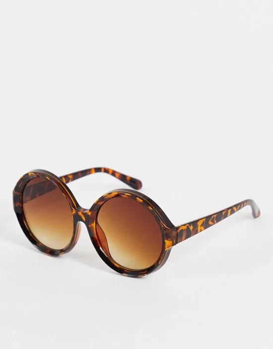 oversized 70s vintage round sunglasses in tortoiseshell