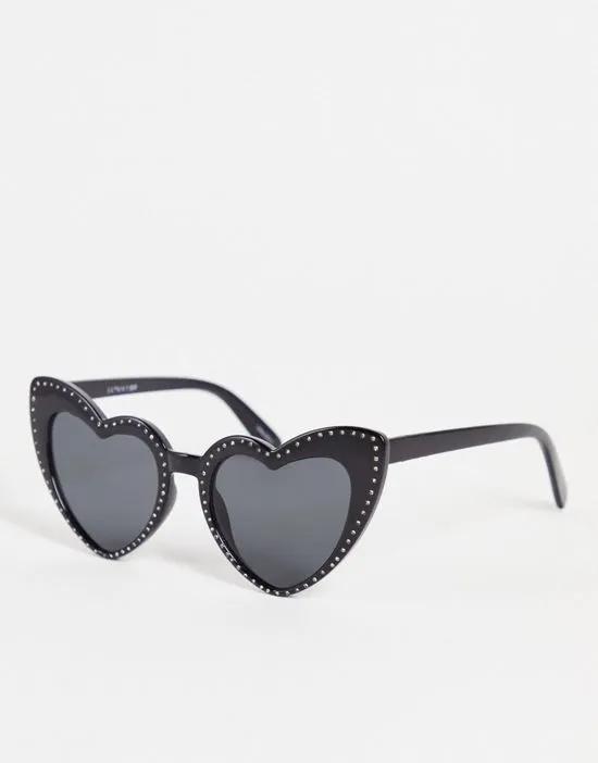 oversized heart sunglasses in black