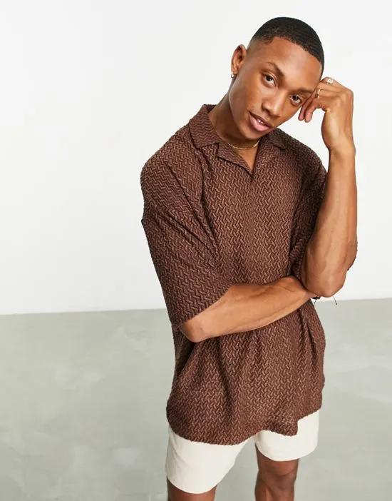 oversized revere polo shirt in brown texture