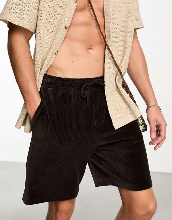 oversized shorts in brown ribbed velour
