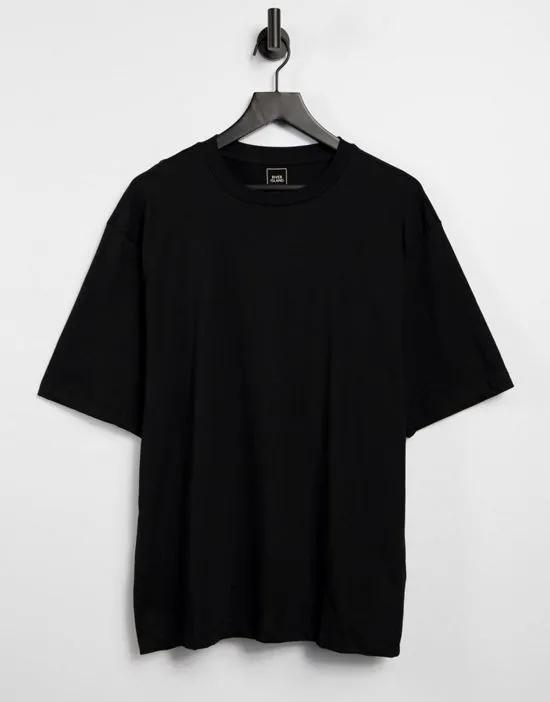 oversized t-shirt in black