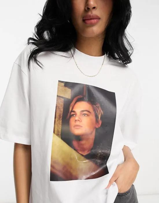 oversized t-shirt with leonardo dicaprio license graphic in white