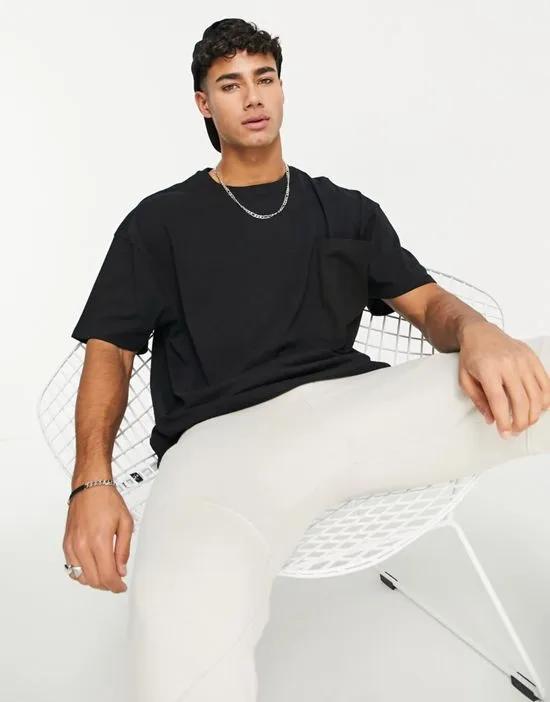 oversized t-shirt with oversize pocket in black