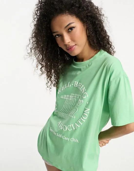 oversized t-shirt with wellbeing puff print in green