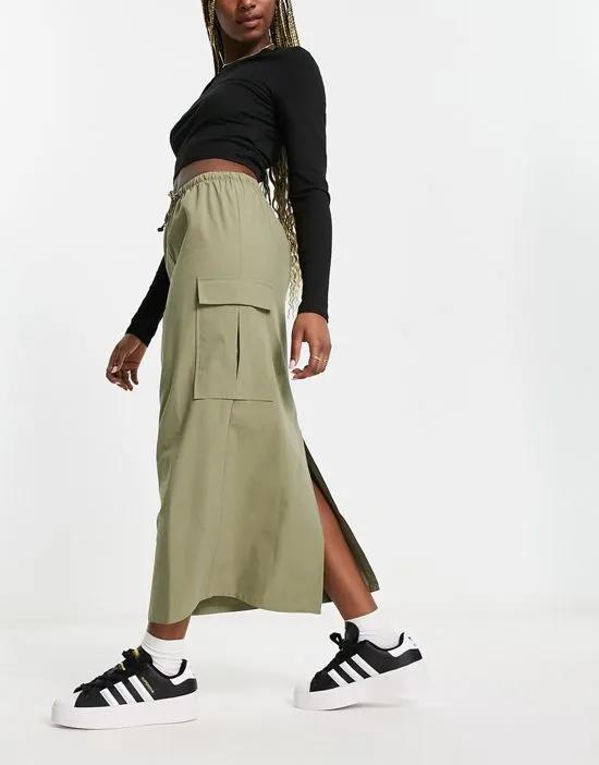 parachute cargo midaxi skirt in olive with toggle detail