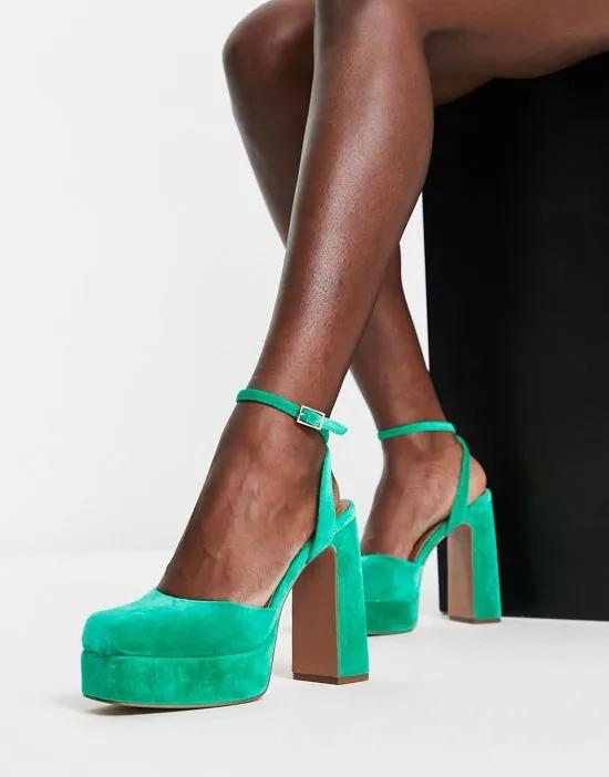 Peaked platform high heeled shoes in green