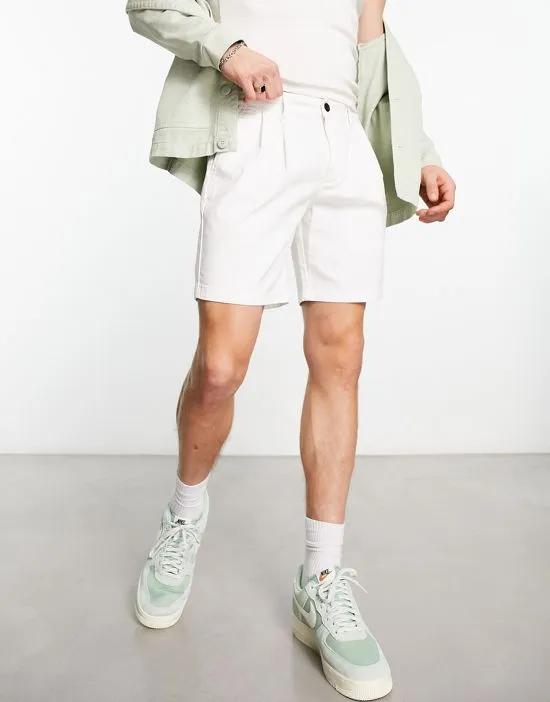pleated fit chino shorts in mid length in white