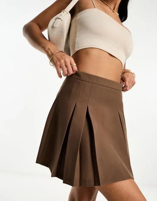 pleated mini skirt in taupe