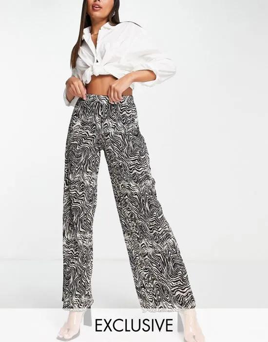pleated pants in retro print - part of a set