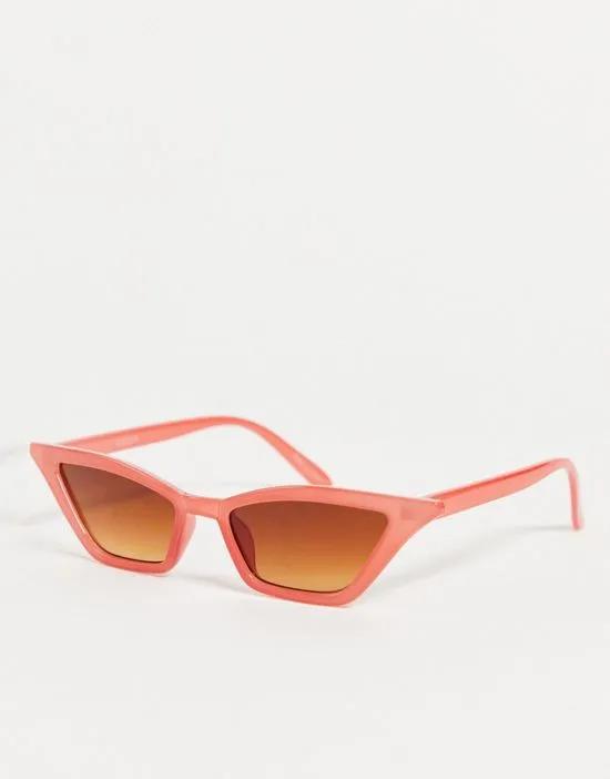 pointy retro sunglasses in pink