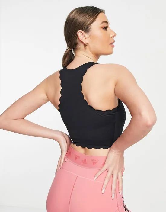 polyester scallop edge crop top in black