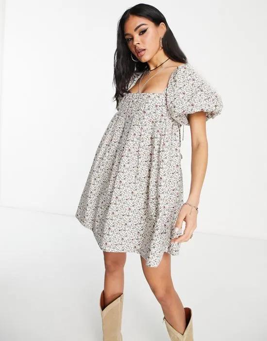 puff sleeve ditsy mini smock dress in red rose floral