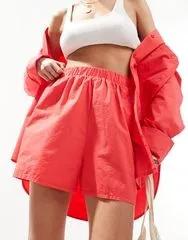 pull on short in red