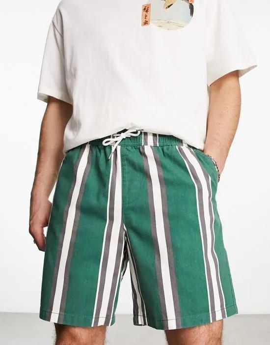 pull on stripe short in green