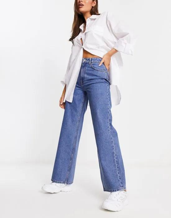 relaxed dad jeans in mid blue