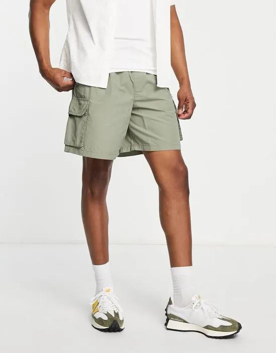 relaxed fit short with pockets in light khaki