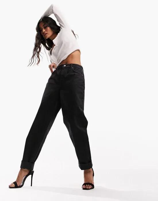 relaxed mom jeans in black