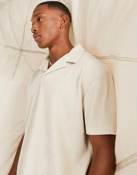 relaxed revere polo shirt in beige ribbed velour
