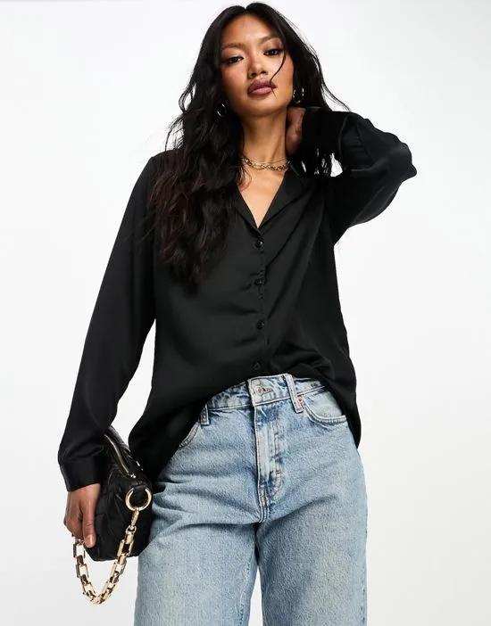 relaxed satin long sleeve shirt in black
