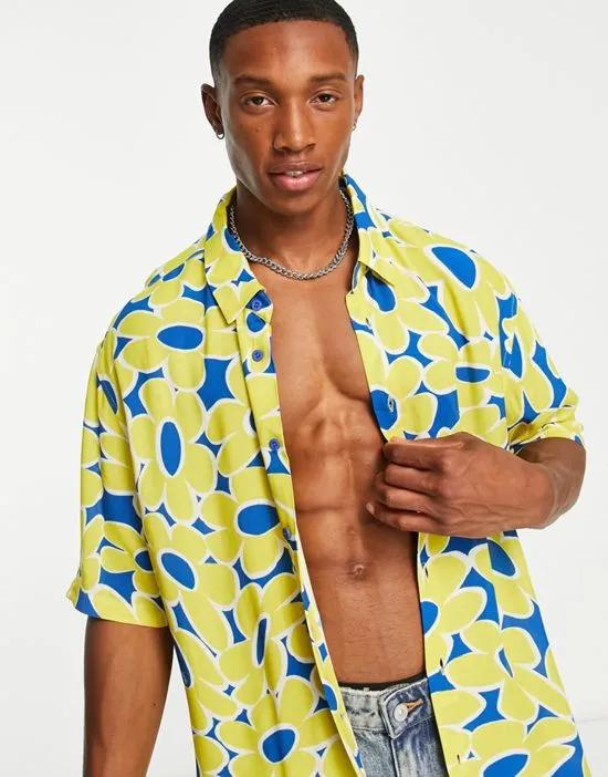 relaxed shirt in yellow floral print